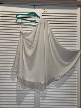 eesome One-Shoulder Asymmetric White Top